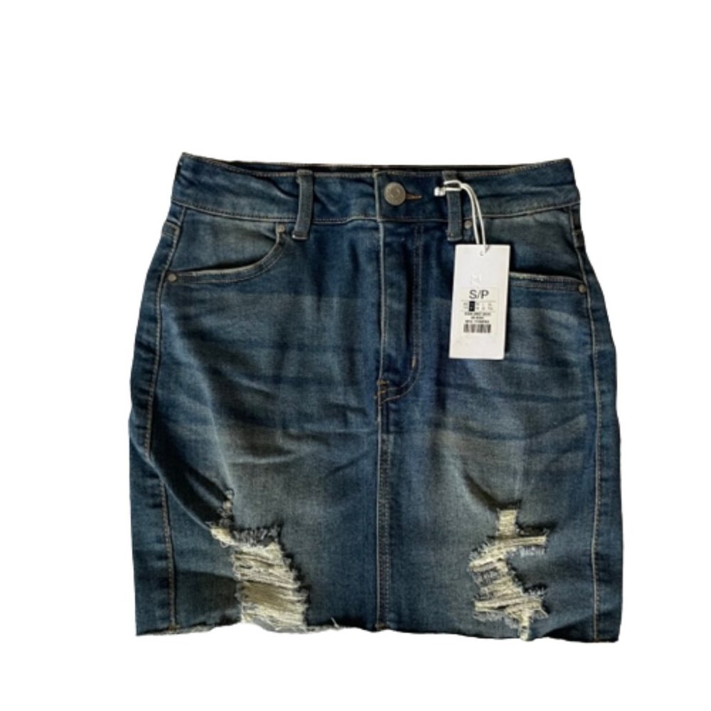 Distressed Stretch Denim Mini Skirt with Pockets. Refuge Sizes S. M. NWT